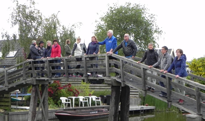 Twee mensen op de fiets